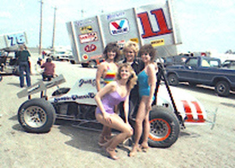 Steve Kinser with models at the Devil's Bowl.